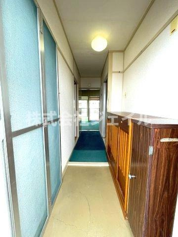 有野16団地　西ビルの玄関