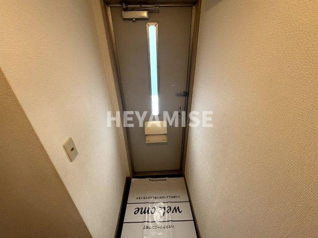 フォーレスト久山B棟の玄関|※リフォーム前の写真です※現況を優先します