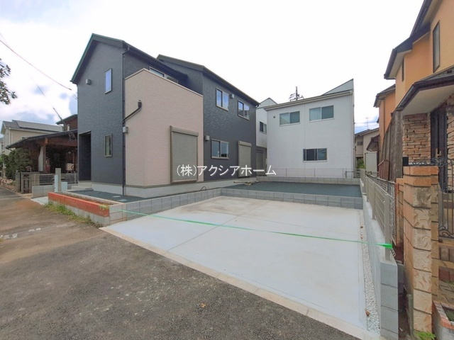 所沢市下富・全1棟　新築一戸建　～LDK16.2帖～の駐車場|2026年8月21日撮影