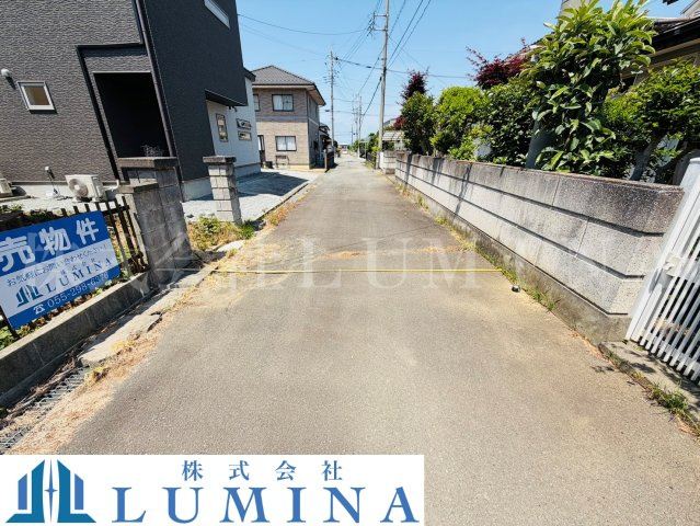 笛吹市石和町上平井　売地の前面道路含む現地写真