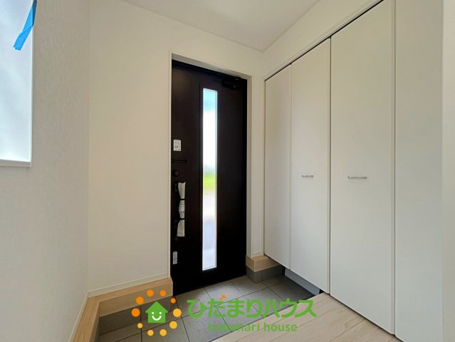 杉戸町杉戸第27　新築一戸建て　クレイドルガーデンの玄関