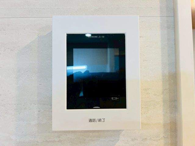 【防犯設備】 | 板橋区東新町２丁目　中古戸建て | 防犯面に配慮したTVモニター付きインターホンを採用