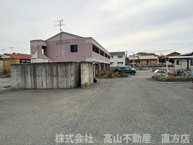 パルティール新入Ⅱの駐車場
