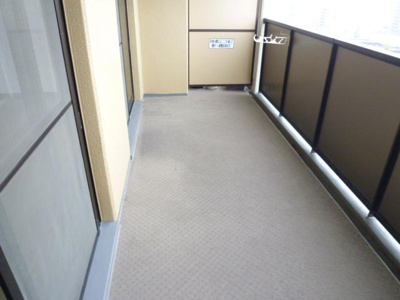 【バルコニー】 | ファミール弁天町パークサイド | 暖かな日差しのふりそそぐバルコニー