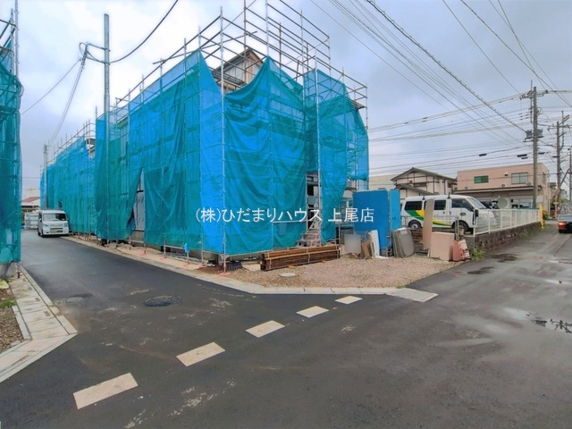 上尾市平方3期　新築戸建　グラファーレ03の前面道路含む現地写真