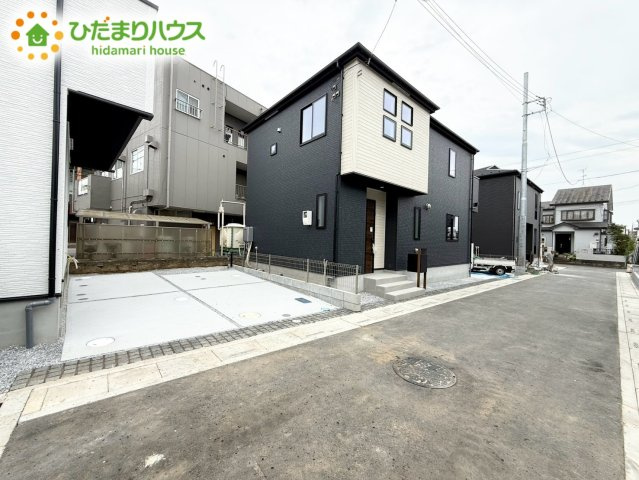 上尾市平方3期　新築戸建　グラファーレ03の前面道路含む現地写真