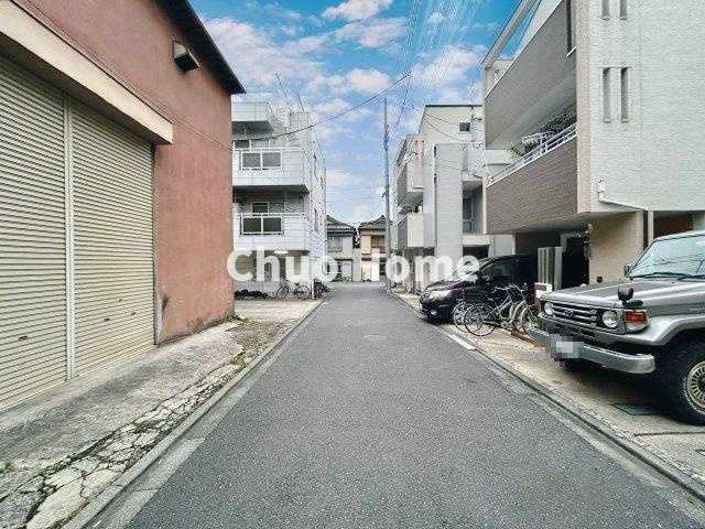 荒川区東日暮里3丁目中古住宅の前面道路含む現地写真|全面道路