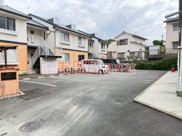 レジデンス２１ＴＨ　C棟の駐車場|駐車場があるので、車を買う予定の方も安心です