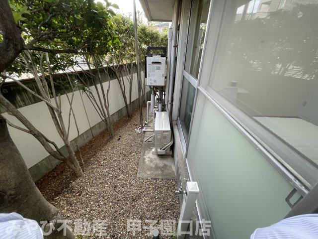 ホワイエ甲子園のバルコニー