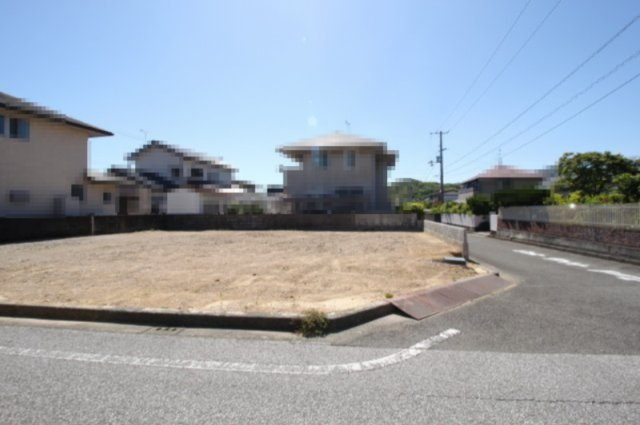 【８月末まで　特別価格】高知市瀬戸東町3丁目　新築戸建　②　【全2区画】の外観|②　土地面積　111.60㎡（約33.45坪）　建物面積　88.33㎡（約26.71坪）