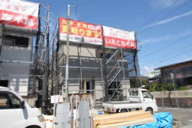 【８月末まで　特別価格】高知市瀬戸東町3丁目　新築戸建　②　【全2区画】の外観|②　土地面積　111.60㎡（約33.45坪）　建物面積　88.33㎡（約26.71坪）