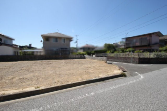 【８月末まで　特別価格】高知市瀬戸東町3丁目　新築戸建　②　【全2区画】の外観|②　土地面積　111.60㎡（約33.45坪）　建物面積　88.33㎡（約26.71坪）