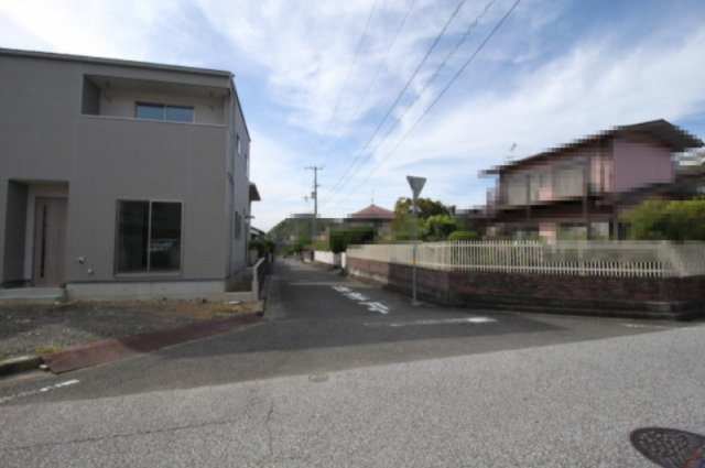 高知市瀬戸東町3丁目　新築戸建　②　【全2区画】の前面道路含む現地写真|東側　公道　7.9ｍ　接面　9.0ｍ／北側　公道　4.978ｍ　接面　10.0ｍ