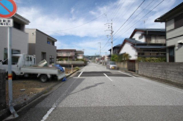 高知市瀬戸東町3丁目　新築戸建　②　【全2区画】の前面道路含む現地写真|東側　公道　7.9ｍ　接面　9.0ｍ／北側　公道　4.978ｍ　接面　10.0ｍ
