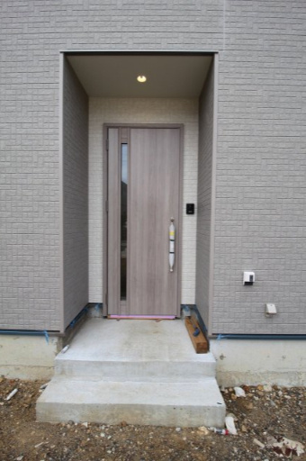高知市瀬戸東町3丁目　新築戸建　②　【全2区画】の玄関|洋室