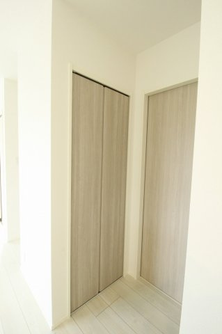 高知市瀬戸東町3丁目　新築戸建　②　【全2区画】の居間・リビング|物入