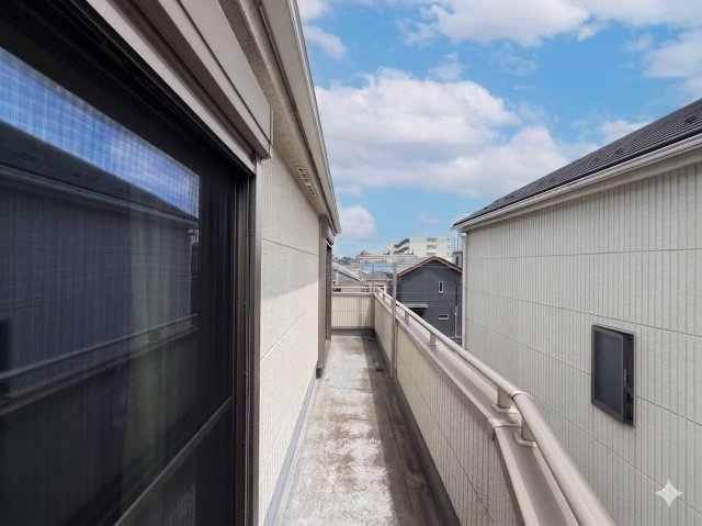 綾瀬市大上7丁目　中古戸建てのバルコニー|◆日当たり良好なバルコニー！毎日のお洗濯にも嬉しいですね！