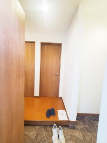 ボワヴェール八木の玄関|※写真は別部屋です。