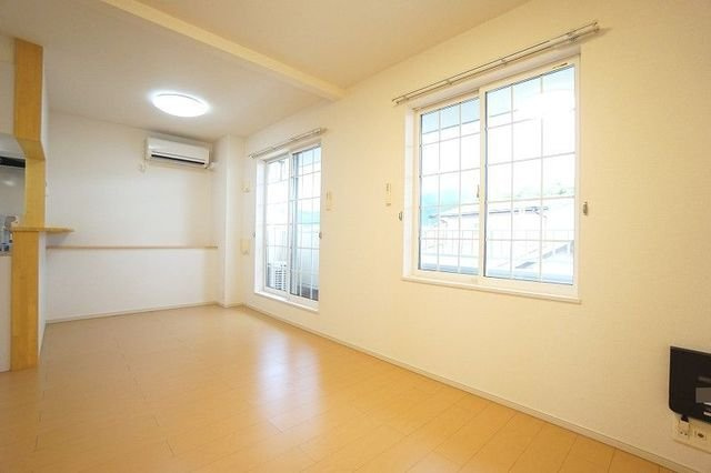 【居間・リビング】 | サニーひまわり | ゆったり過ごせる居間です
