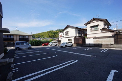 【駐車場】 | フレンテ二島Ⅱ | 駐車場に車を止められます