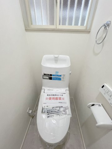 昭島市緑町３丁目　中古戸建のトイレ|1階トイレには快適な温水洗浄便座付