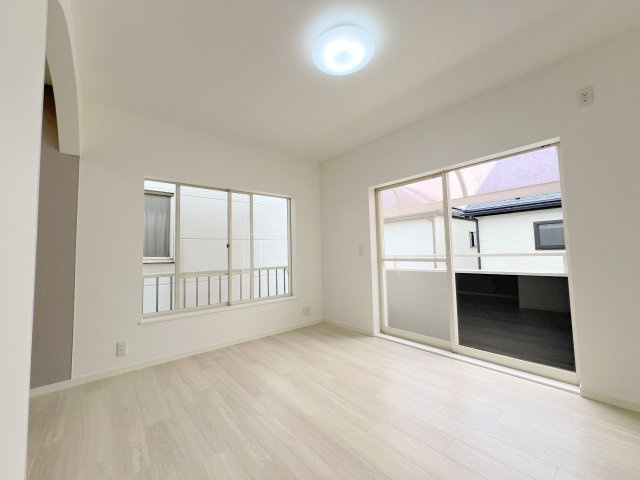 昭島市緑町３丁目　中古戸建の洋室|【洋室3】6.0帖　東南に窓があり日当たり良好の居室