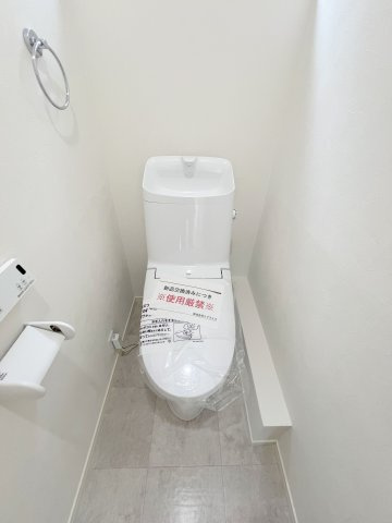 昭島市緑町３丁目　中古戸建のトイレ|2階トイレには快適な温水洗浄便座付