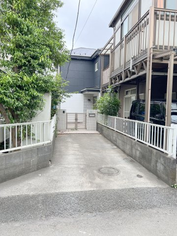 昭島市緑町３丁目　中古戸建の駐車場|駐車スペース