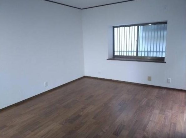 東中振1丁目　中古一戸建ての居間・リビング|洋室■物件内覧・資金計画相談・住宅ローン相談、リフォーム相談、お問合せ受付中■
※当日・翌日のご内覧、ご相談はお電話でのお問合せがスムーズです！