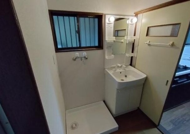 東中振1丁目　中古一戸建ての独立洗面台|シャワー付き洗面化粧台
■物件内覧・資金計画相談・住宅ローン相談、リフォーム相談、お問合せ受付中■
※当日・翌日のご内覧、ご相談はお電話でのお問合せがスムーズです！