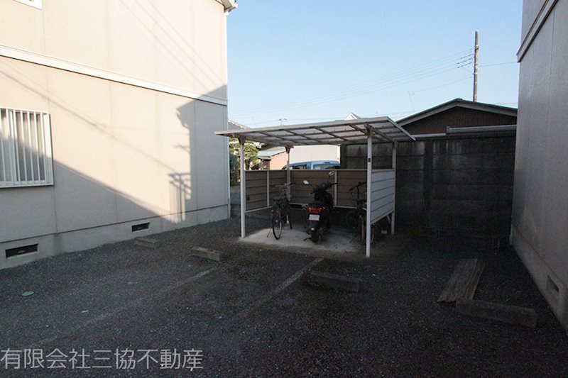 ベラカーサBの外観|駐輪場