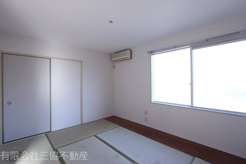 ベラカーサBの寝室|和室6畳＋1帖　押入れ付きのお部屋です