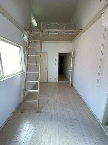 横浜市旭区笹野台２丁目のアパートの居間・リビング