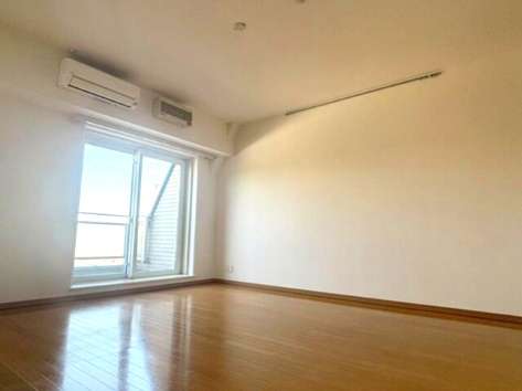 エコロジー高井戸プロセンチュリーの居間・リビング|明るいお部屋です