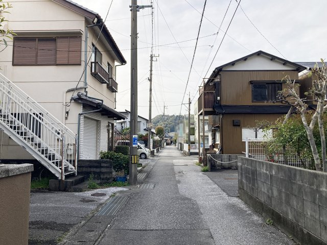 「駐車3台可」高知市百石町11　新築一戸建ての前面道路含む現地写真|閑静な住宅街に位置し、落ち着いた住環境です。