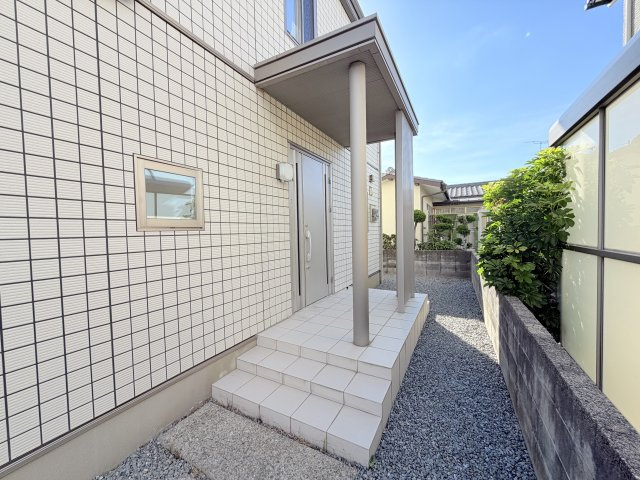 三苫2丁目戸建ての玄関