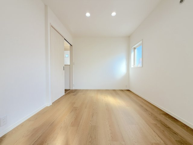 三苫2丁目戸建ての洋室