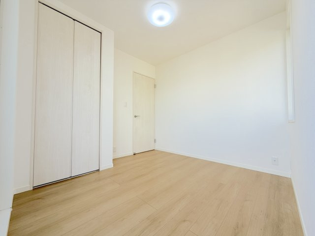 三苫2丁目戸建ての洋室