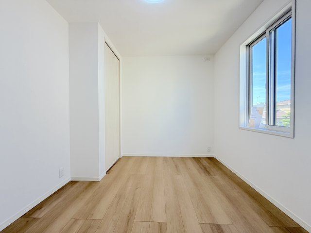 三苫2丁目戸建ての洋室