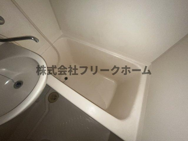武蔵野市境５丁目のアパートの浴室