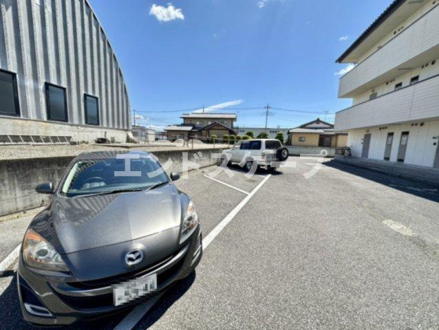 今井マンションの駐車場|高崎、前橋のお部屋探しはエンドスケープまで！お客様の理想お聞かせ下さい♪