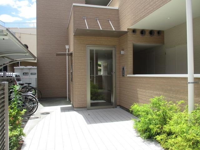 Ｍａｎｓｉｏｎ　Ｇｒａｃｅ（旧：寝屋川十字の園）のエントランス