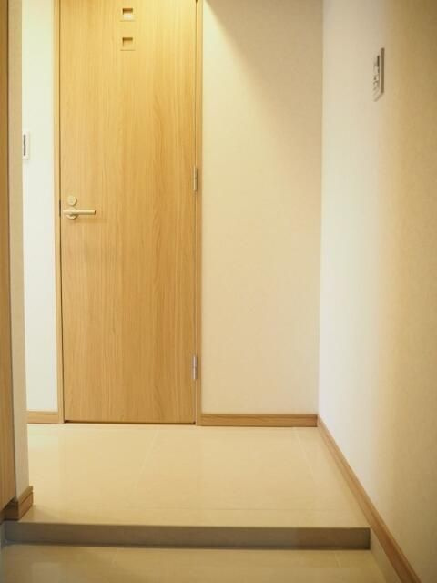ルーブル新宿原町の玄関
