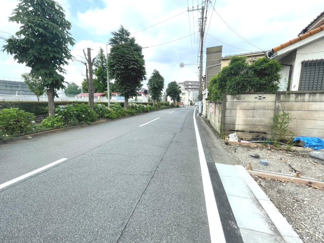 昭島市昭和町４丁目　全２棟　A号棟の前面道路含む現地写真