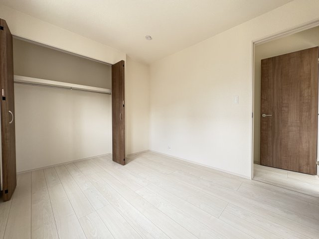 ブルーミングガーデン小倉南区沼南町1丁目　の収納|衣類や小物をたっぷり収納できるクローゼット付きです。