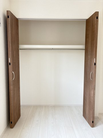 ブルーミングガーデン小倉南区沼南町1丁目　の洋室|明るい陽射しが差し込む、心地よい洋室です。