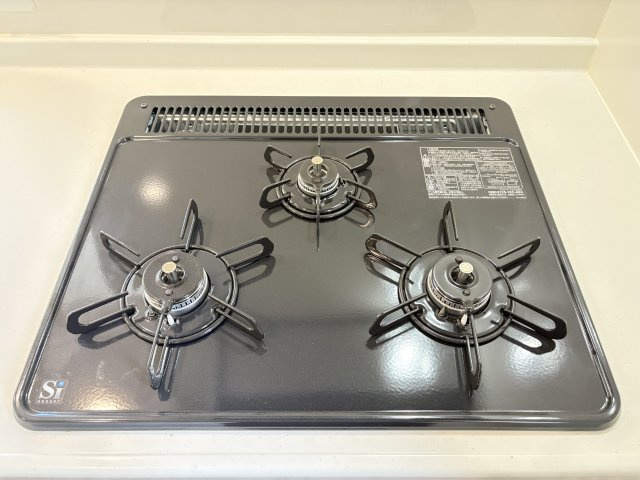 ブルーミングガーデン小倉南区沼南町1丁目　のキッチン|お手入れしやすいレンジフードで、毎日のお掃除もラクラクです。