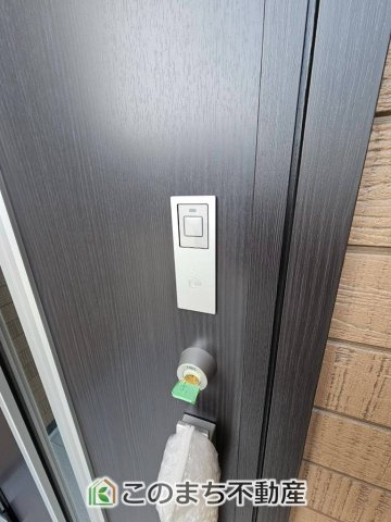 リナージュ那須塩原市関谷23-1期の玄関|玄関キーは上下２箇所のダブルロックキーと防犯性の高い電池錠で安全に配慮してます。