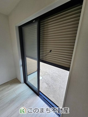 リナージュ那須塩原市関谷23-1期の内装|掃出し窓はシャッター雨戸で防犯性アップ♪