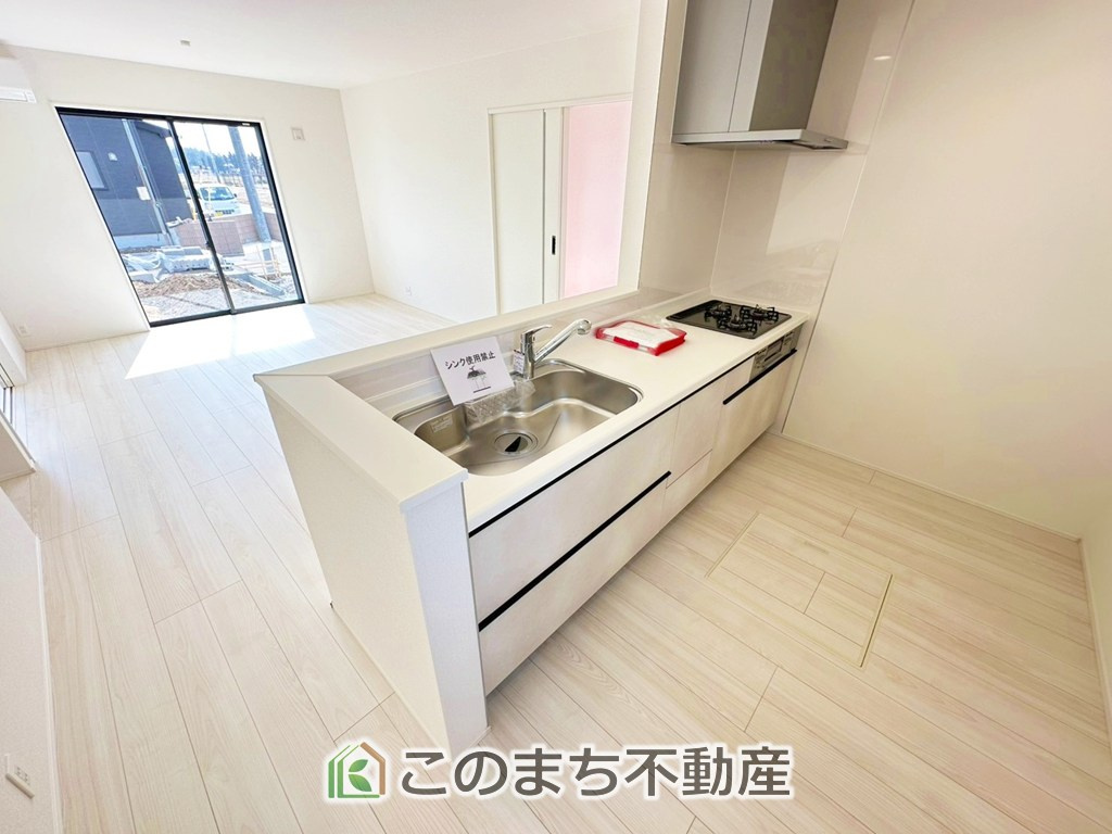 リナージュ那須塩原市関谷23-1期のキッチン|同社施工物件の写真です。※建具やフローリング、その他仕様が異なる場合がございます。